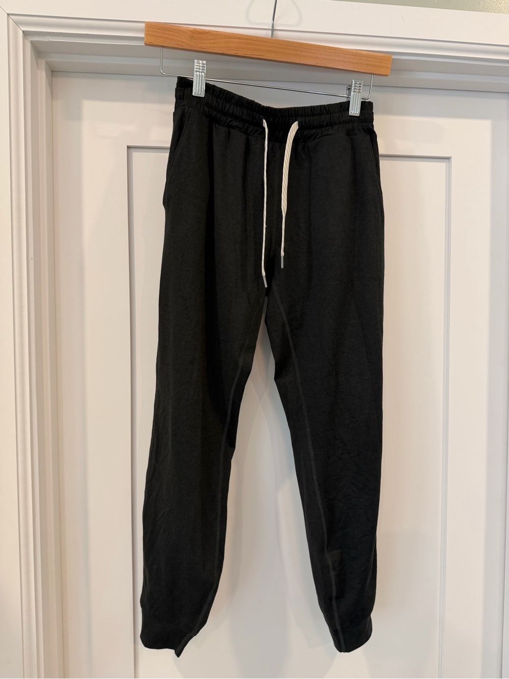 Vuori Soft Black Jogger Sweatpants with White Drawstring Size XXS